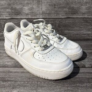 5.5Y - Nike White Airforce 1
